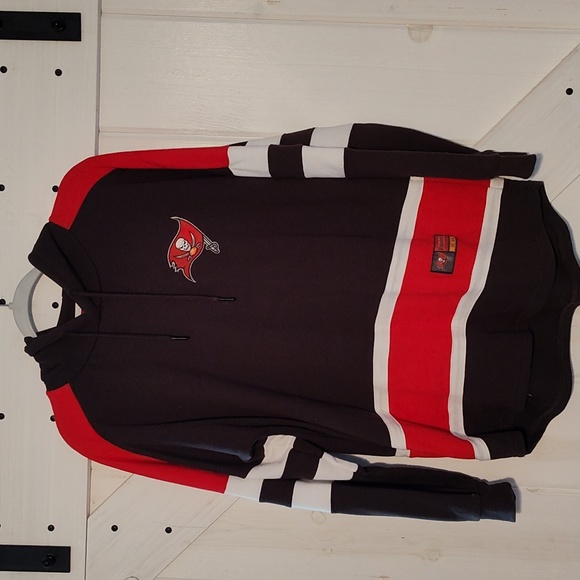 Tampa Bay Bucs sweatshirt - Picture 1 of 8
